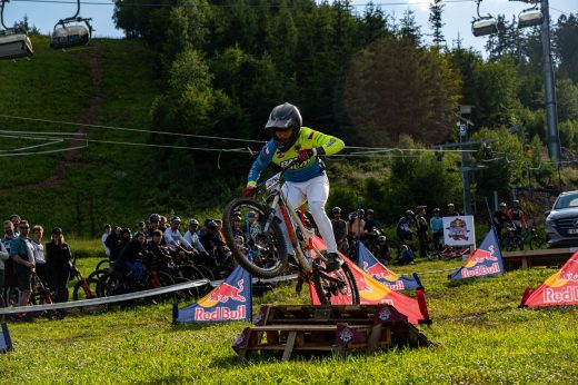 Sportovní fotografie – Red Bull Raw Slalom 2026, Buková hora, startovní číslo 701