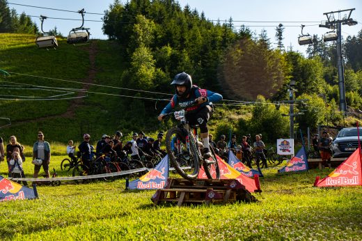 Sportovní fotografie – Red Bull Raw Slalom 2026, Buková hora, startovní číslo 718