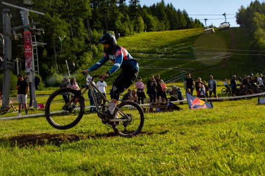 Sportovní fotografie – Red Bull Raw Slalom 2026, Buková hora, startovní číslo 718