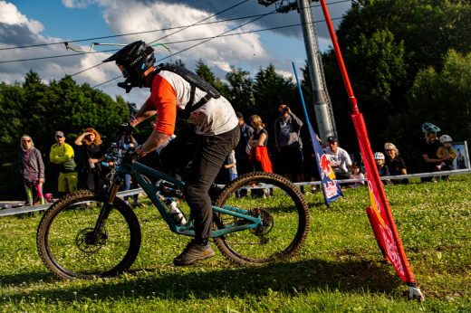 Sportovní fotografie – Red Bull Raw Slalom 2026, Buková hora, startovní číslo 725