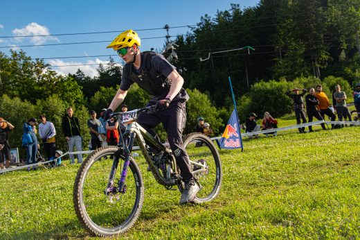 Sportovní fotografie – Red Bull Raw Slalom 2026, Buková hora, startovní číslo 727