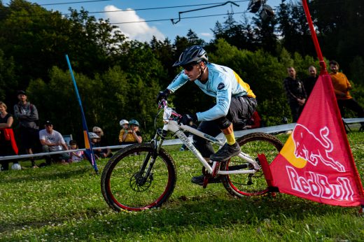 Sportovní fotografie – Red Bull Raw Slalom 2026, Buková hora, startovní číslo 740