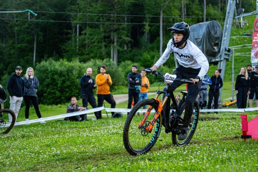 Sportovní fotografie – Red Bull Raw Slalom 2026, Buková hora, startovní číslo 750