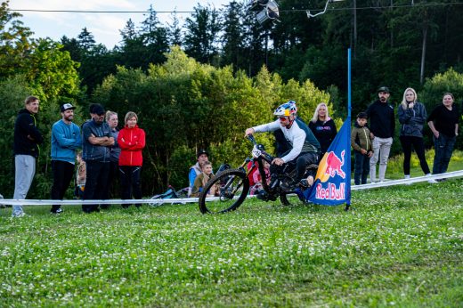 Sportovní fotografie – Red Bull Raw Slalom 2026, Buková hora, startovní číslo 713