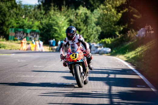 Sportovní fotografie – Česká Tourist Trophy - IRRC - ESR 2026, Hořice, startovní číslo 9