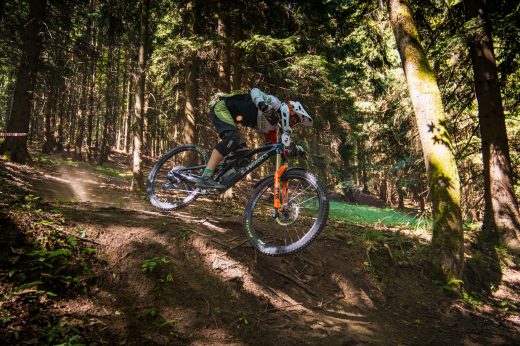 Sportovní fotografie – Enduro Race Czarna Gora 2026, Czarna Gora, startovní číslo 2