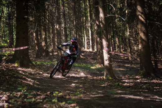 Sportovní fotografie – Enduro Race Czarna Gora 2026, Czarna Gora, startovní číslo 83