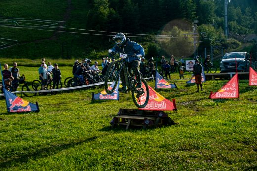 Sportovní fotografie – Red Bull Raw Slalom 2026, Buková hora, startovní číslo 710