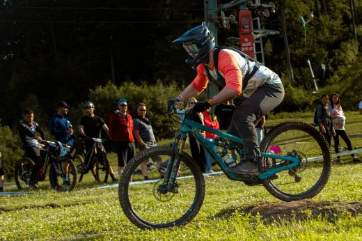 Sportovní fotografie – Red Bull Raw Slalom 2026, Buková hora, startovní číslo 725