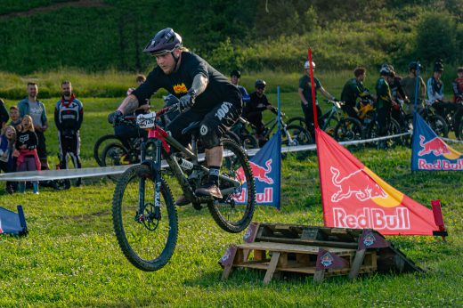 Sportovní fotografie – Red Bull Raw Slalom 2026, Buková hora, startovní číslo 736