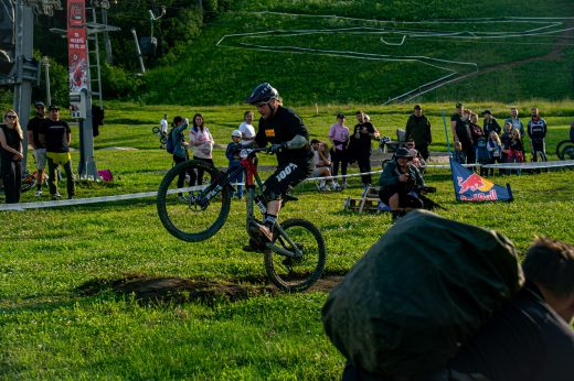 Sportovní fotografie – Red Bull Raw Slalom 2026, Buková hora, startovní číslo 736